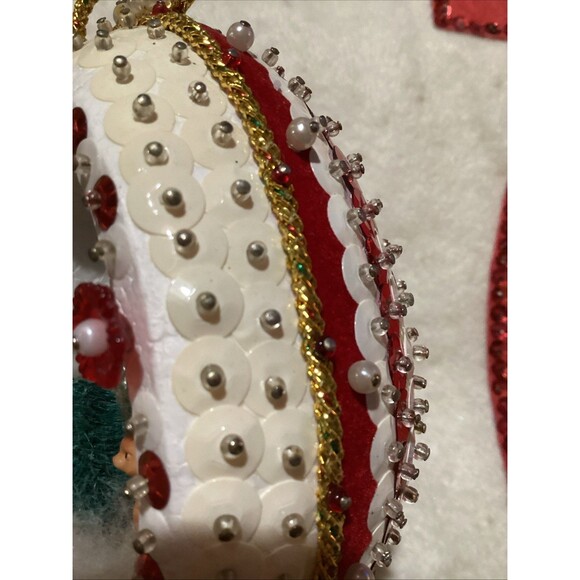 VINTAGE OVAL Push Pin Christmas Ornament Deer Diorama Red Beaded Sequin Velvet - Picture 7 of 10